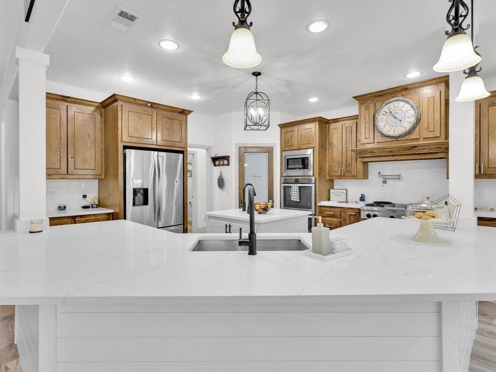 1255 Greg Street, Azle, TX 76020 1255 Greg Street, Azle, TX 76020