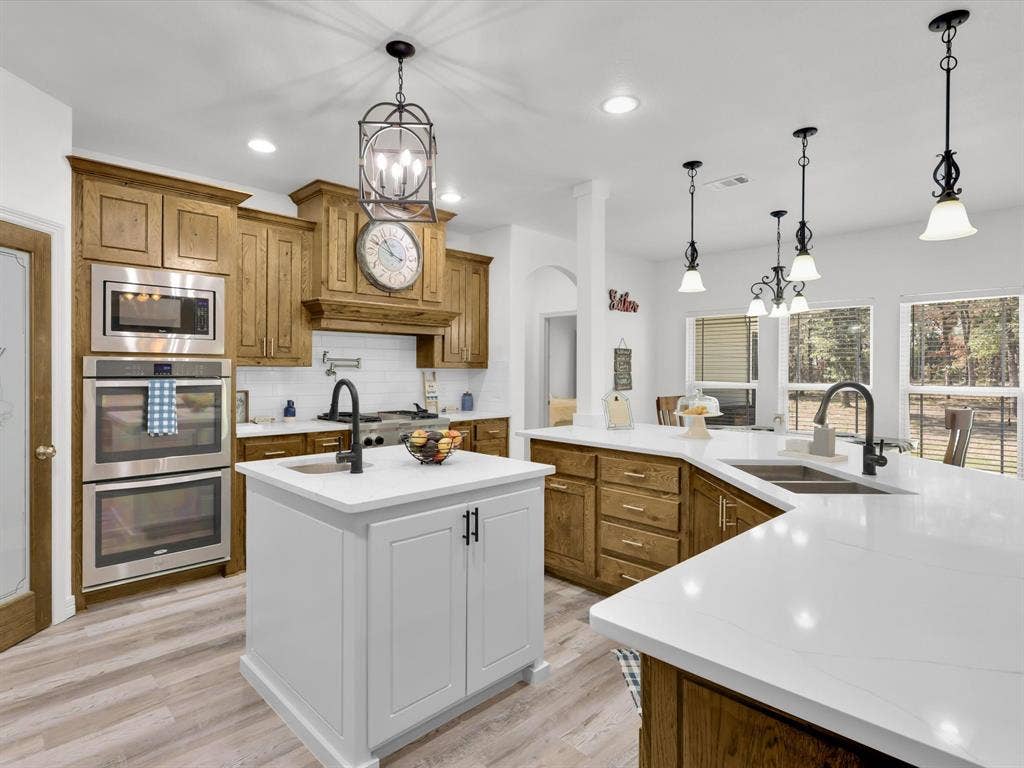 1255 Greg Street, Azle, TX 76020 1255 Greg Street, Azle, TX 76020