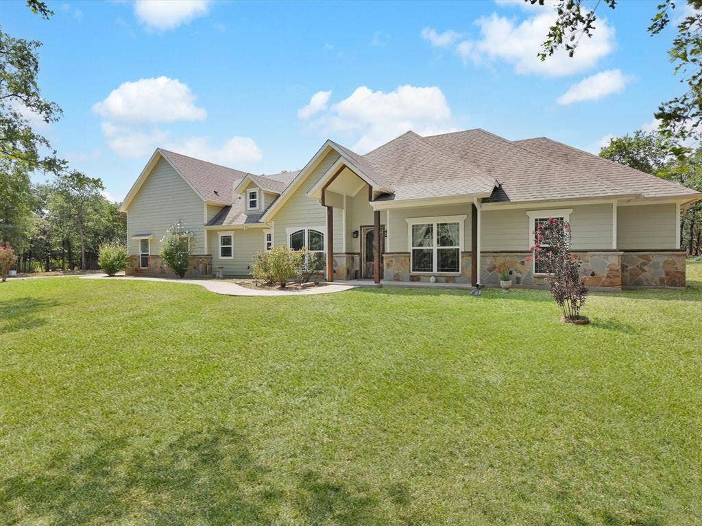 1255 Greg Street, Azle, TX 76020 1255 Greg Street, Azle, TX 76020