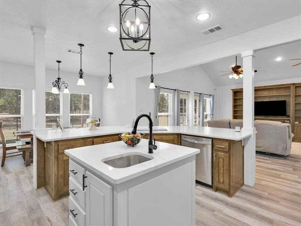 1255 Greg Street, Azle, TX 76020 1255 Greg Street, Azle, TX 76020