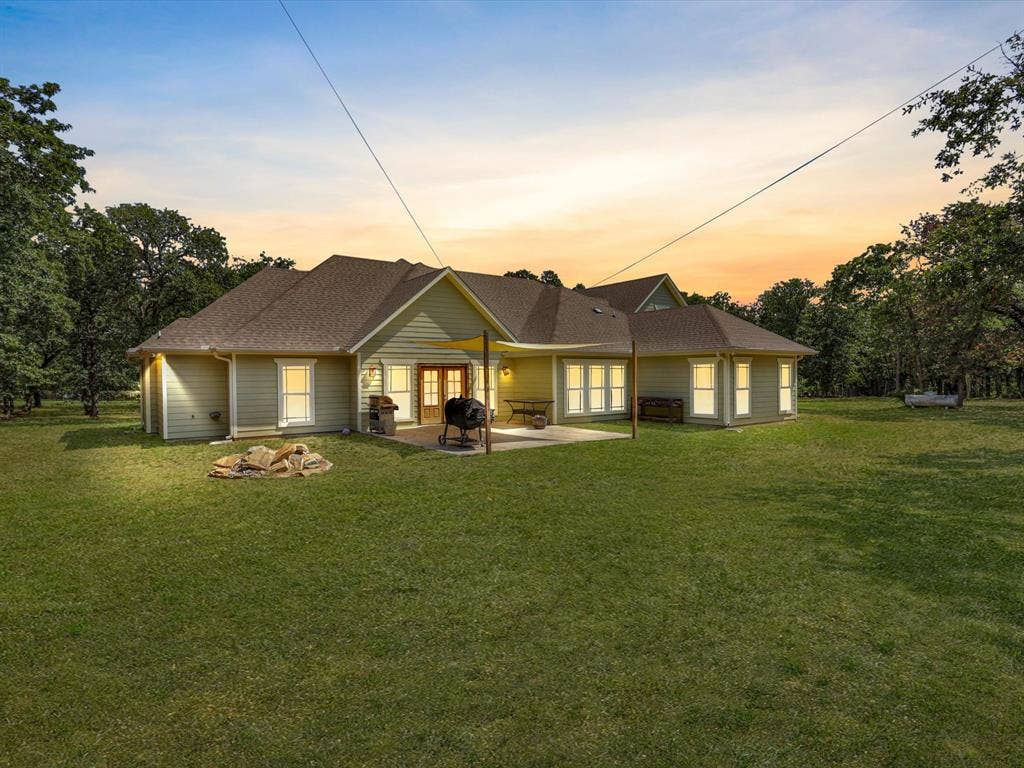 1255 Greg Street, Azle, TX 76020 1255 Greg Street, Azle, TX 76020