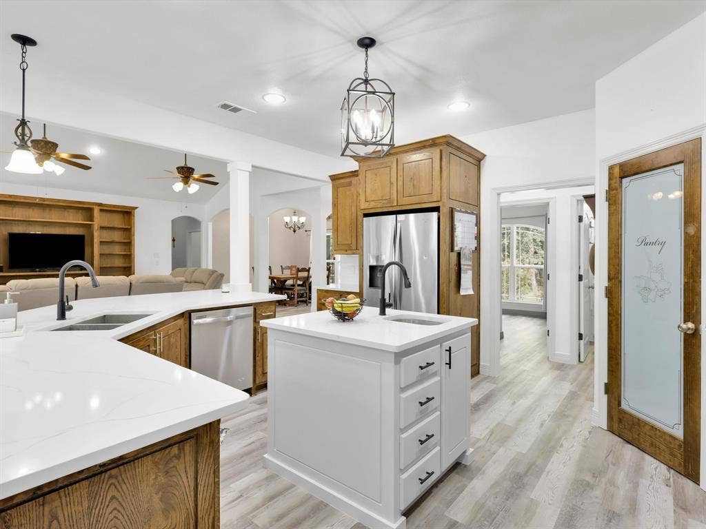 1255 Greg Street, Azle, TX 76020 1255 Greg Street, Azle, TX 76020