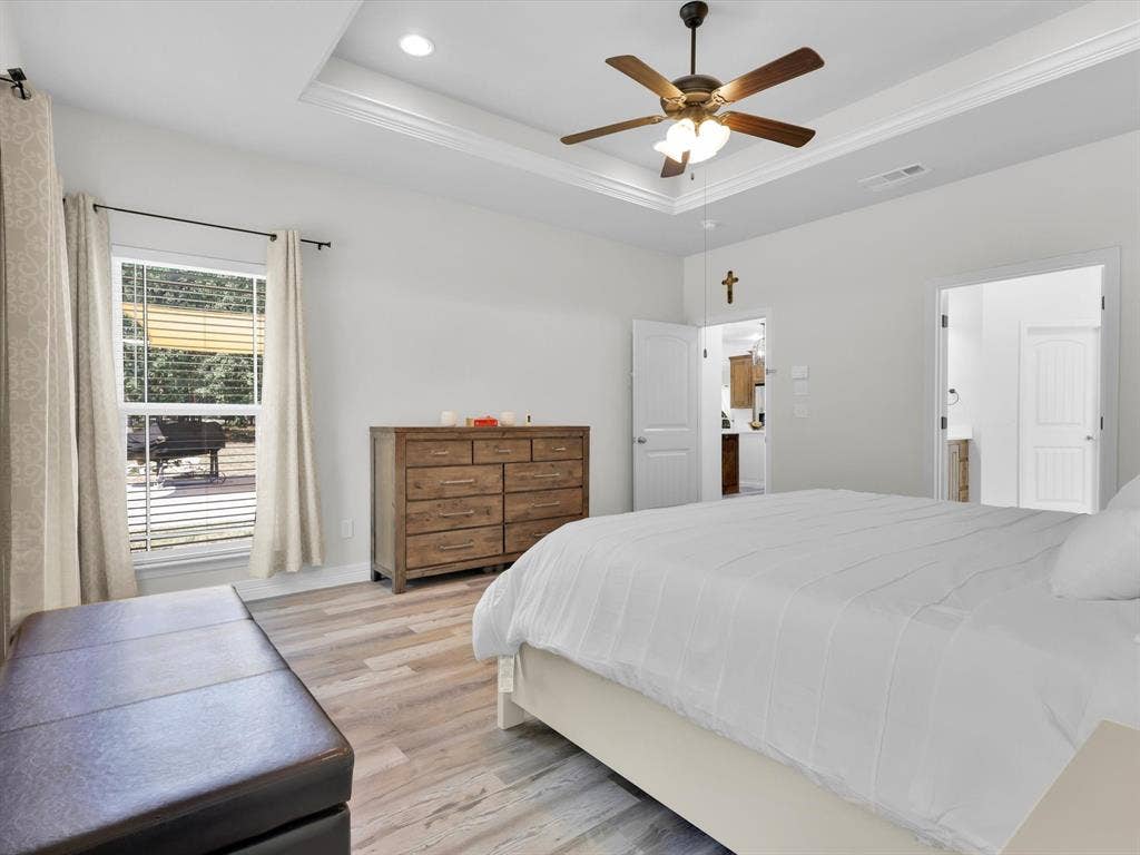 1255 Greg Street, Azle, TX 76020 1255 Greg Street, Azle, TX 76020