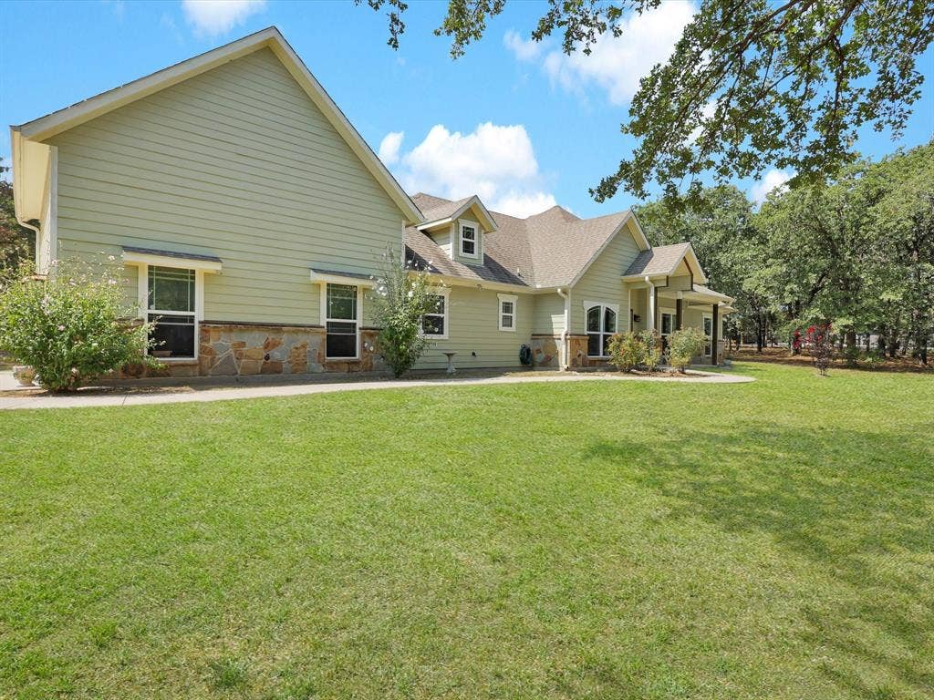 1255 Greg Street, Azle, TX 76020 1255 Greg Street, Azle, TX 76020