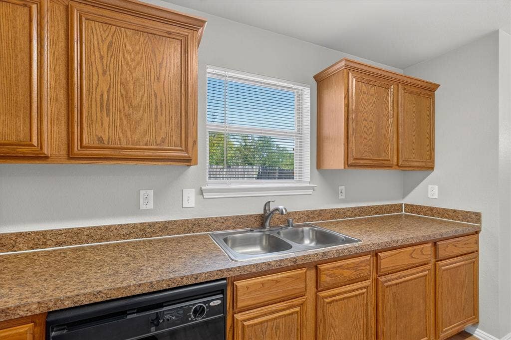 606 E College Street, Princeton, TX 75407 606 E College Street, Princeton, TX 75407