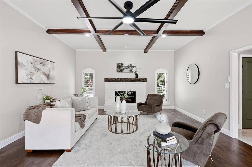 3901 Leon Drive, Plano, TX 75074 3901 Leon Drive, Plano, TX 75074