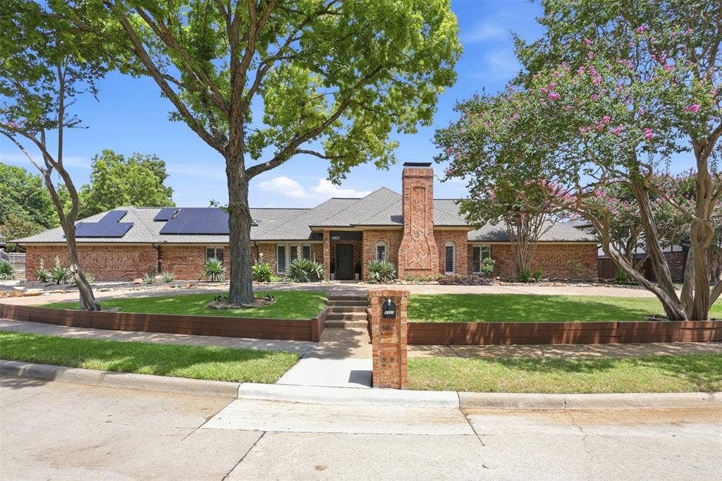 3901 Leon Drive, Plano, TX 75074 3901 Leon Drive, Plano, TX 75074