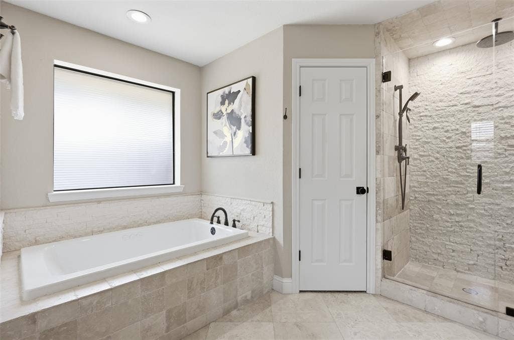 3901 Leon Drive, Plano, TX 75074 3901 Leon Drive, Plano, TX 75074