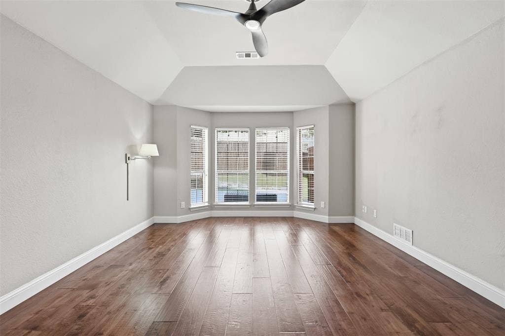 3901 Leon Drive, Plano, TX 75074 3901 Leon Drive, Plano, TX 75074