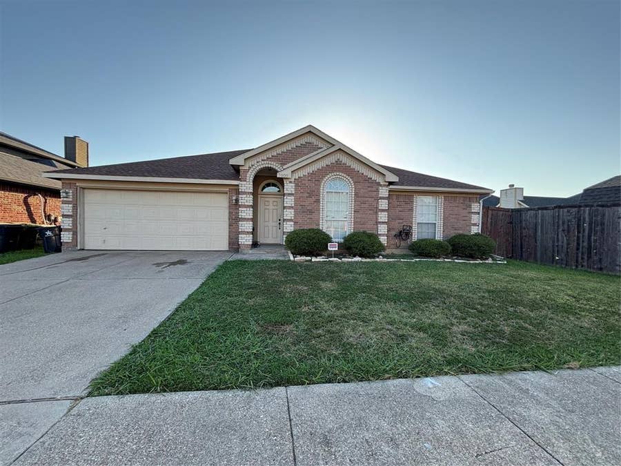 Property photo for 7000 Raven Meadow, Arlington, TX