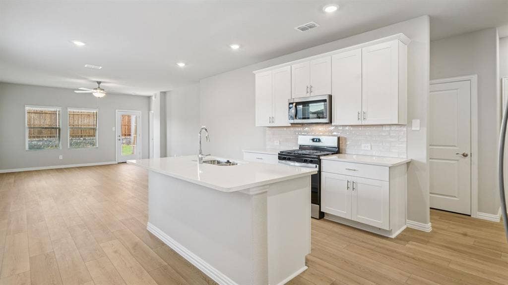 202 Winchester Hill Lane, Princeton, TX 75071 Photo is not of the actual home, but is an inspirational photo of builder’s model home and may depict options, furnishings, and/or decorator features that are not included