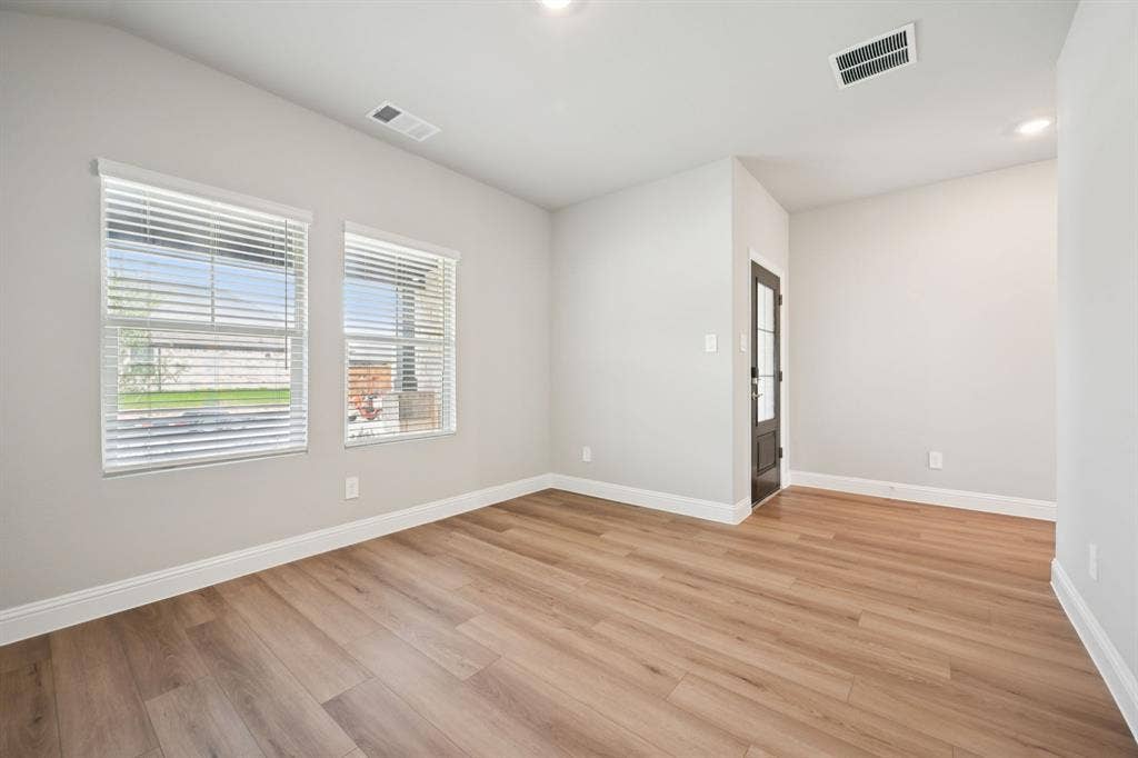 1405 Buck Run Drive, Princeton, TX 75071 Photo is not of the actual home, but is an inspirational photo of builder’s model home and may depict options, furnishings, and/or decorator features that are not included.