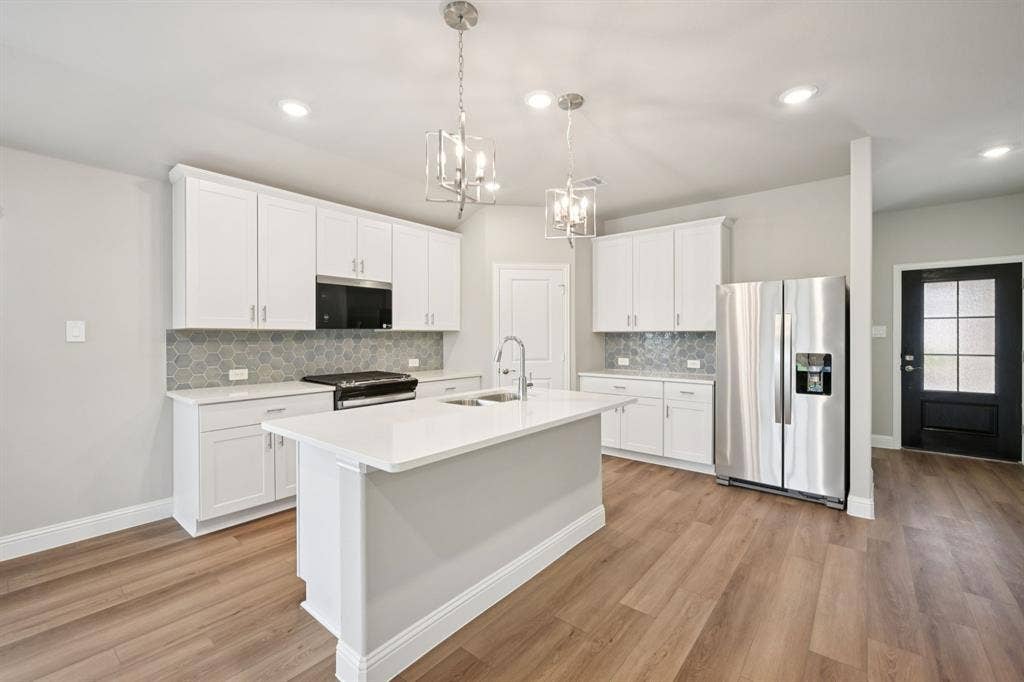 1405 Buck Run Drive, Princeton, TX 75071 Photo is not of the actual home, but is an inspirational photo of builder’s model home and may depict options, furnishings, and/or decorator features that are not included.