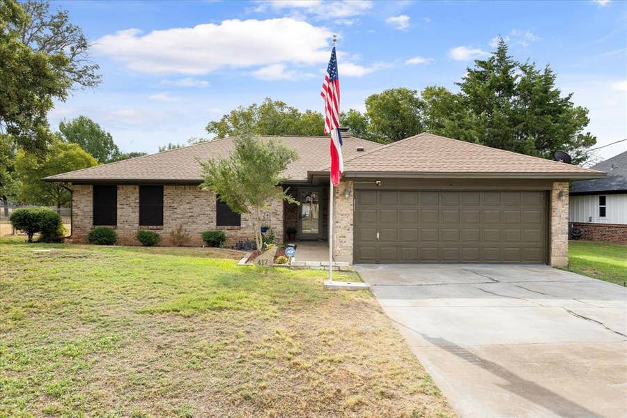 Property photo for 417 Sky Harbour Court, Granbury, TX