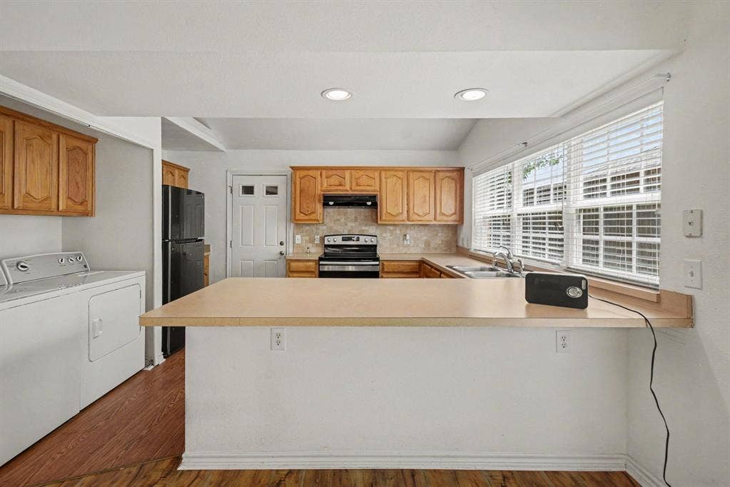 7611 Cousteau Drive, Rowlett, TX 75088 7611 Cousteau Drive, Rowlett, TX 75088