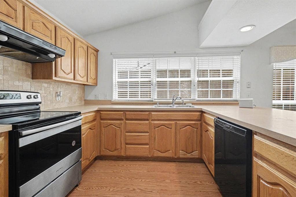 7611 Cousteau Drive, Rowlett, TX 75088 7611 Cousteau Drive, Rowlett, TX 75088