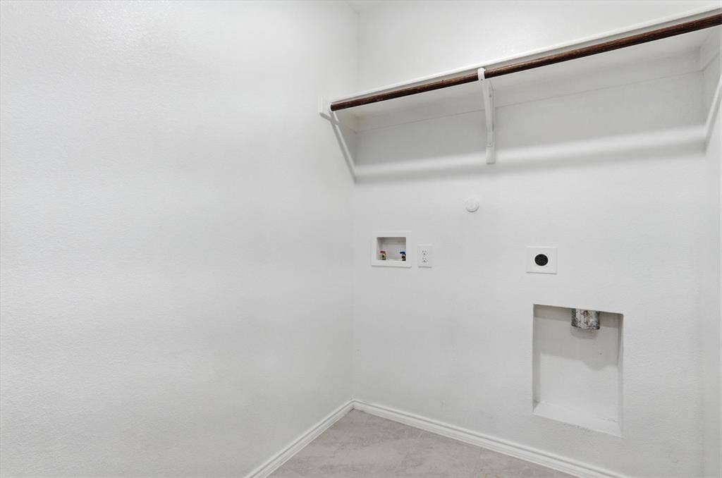 2003 Ava Drive, Ennis, TX 75119 Laundry room