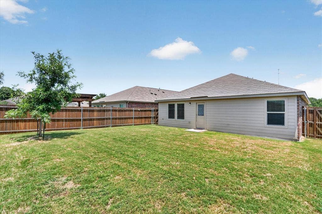 2003 Ava Drive, Ennis, TX 75119 2003 Ava Drive, Ennis, TX 75119