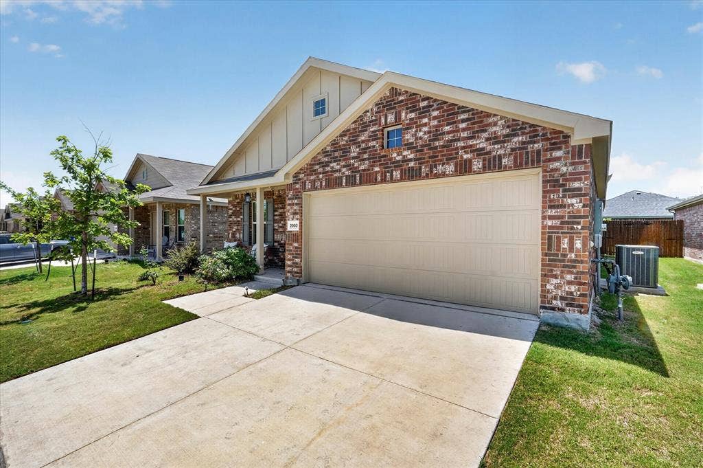 2003 Ava Drive, Ennis, TX 75119 2003 Ava Drive, Ennis, TX 75119