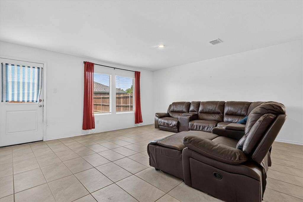 2003 Ava Drive, Ennis, TX 75119 2003 Ava Drive, Ennis, TX 75119