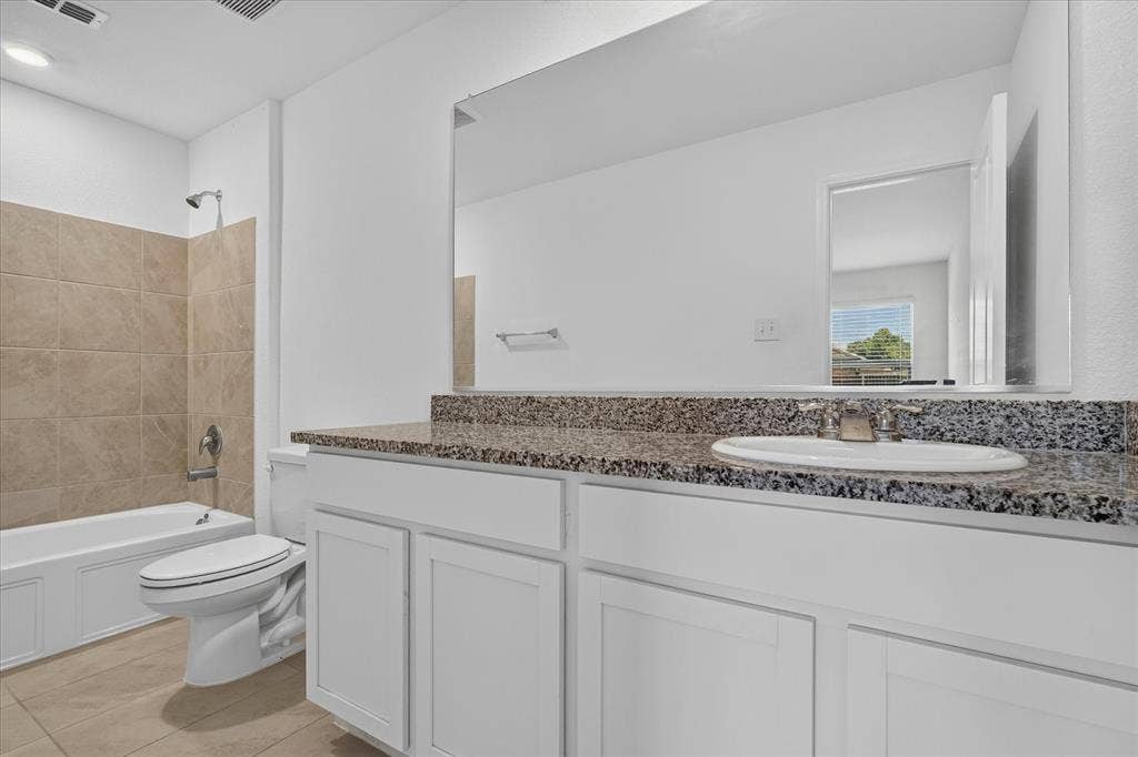 2003 Ava Drive, Ennis, TX 75119 Master Bathroom