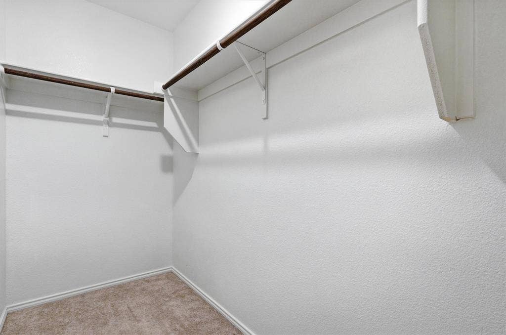 2003 Ava Drive, Ennis, TX 75119 Master Closet