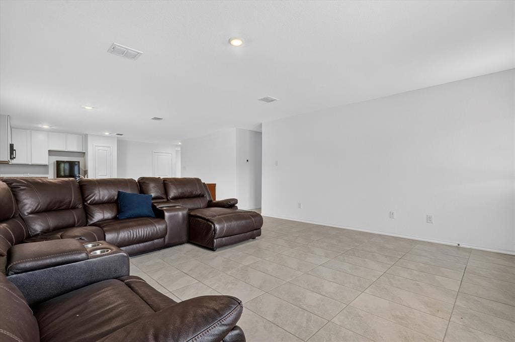 2003 Ava Drive, Ennis, TX 75119 2003 Ava Drive, Ennis, TX 75119