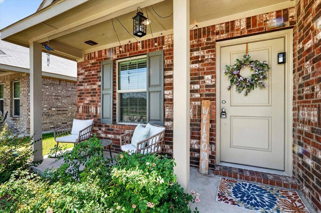 2003 Ava Drive, Ennis, TX 75119 2003 Ava Drive, Ennis, TX 75119