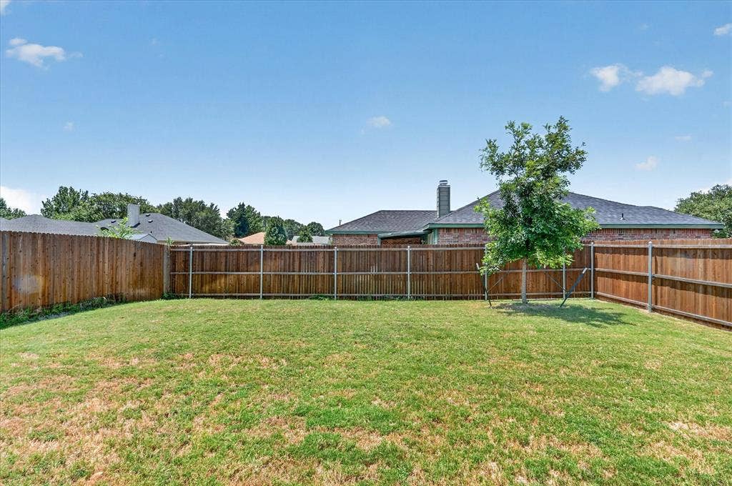 2003 Ava Drive, Ennis, TX 75119 2003 Ava Drive, Ennis, TX 75119