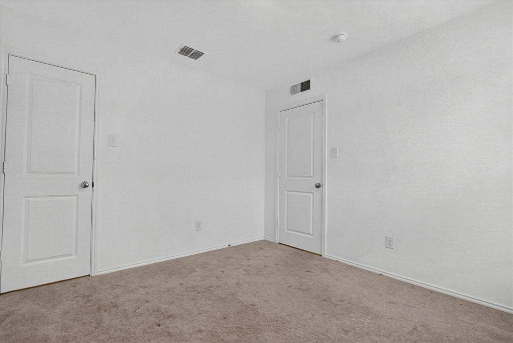 2003 Ava Drive, Ennis, TX 75119 Walk in closet in bedroom
