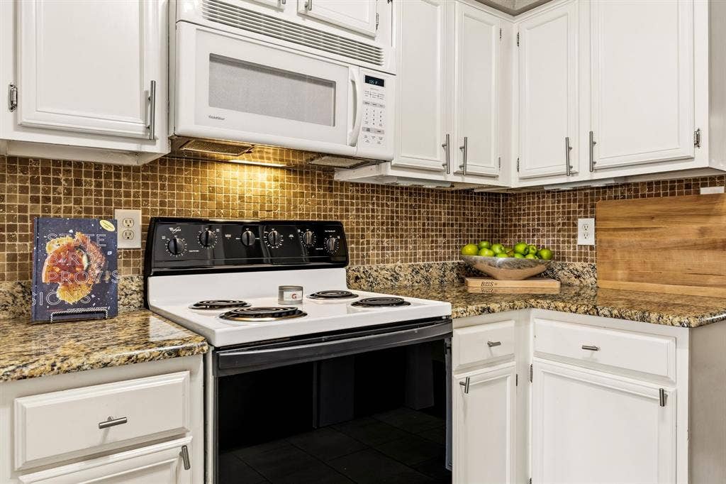 8600 Coppertowne Lane, #304, Dallas, TX 75243 8600 Coppertowne Lane, #304, Dallas, TX 75243