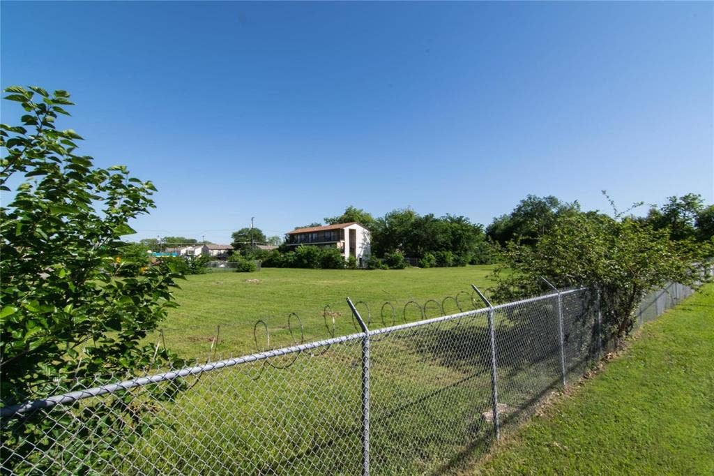 310 S Carroll Avenue, Dallas, TX 75223 310 S Carroll Avenue, Dallas, TX 75223