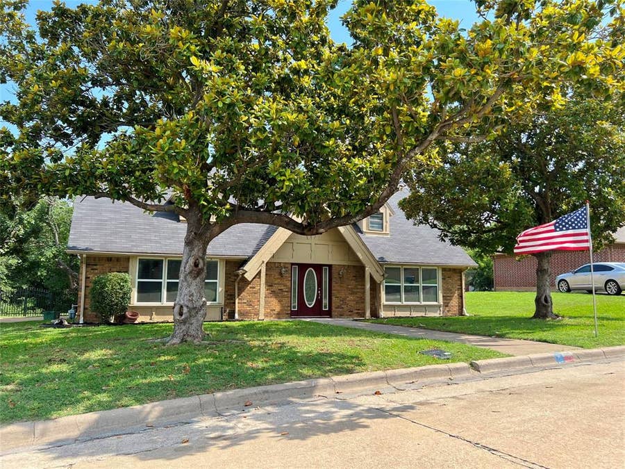Property photo for 508 Trail Lake Place, Midlothian, TX