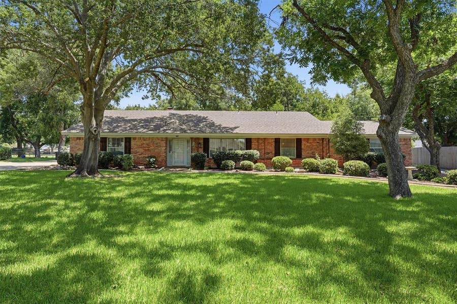 Property photo for 6107 Belvidere Circle, Granbury, TX