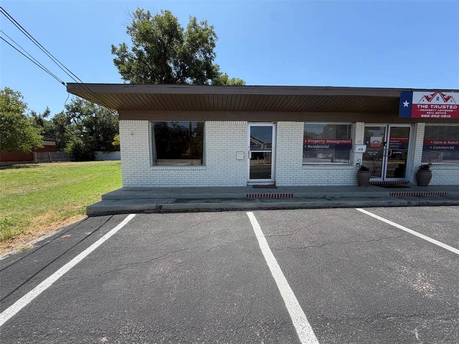 Property photo for 417 W Pearl Street, Granbury, TX