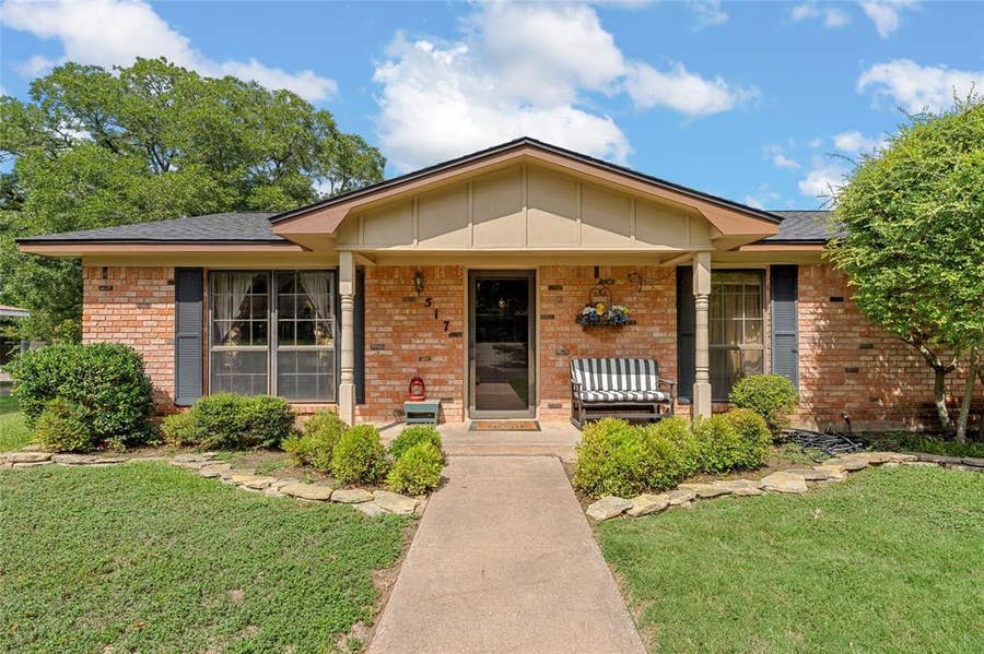 Property photo for 517 Topeka Drive, Woodway, TX
