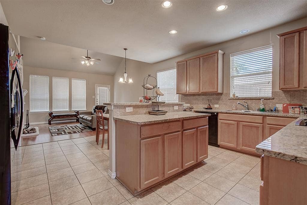 2832 Gooseberry Drive, Plano, TX 75074 2832 Gooseberry Drive, Plano, TX 75074