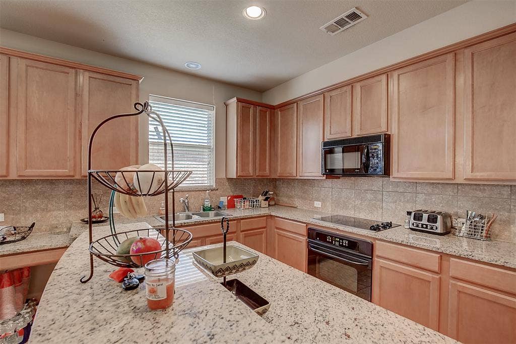 2832 Gooseberry Drive, Plano, TX 75074 2832 Gooseberry Drive, Plano, TX 75074