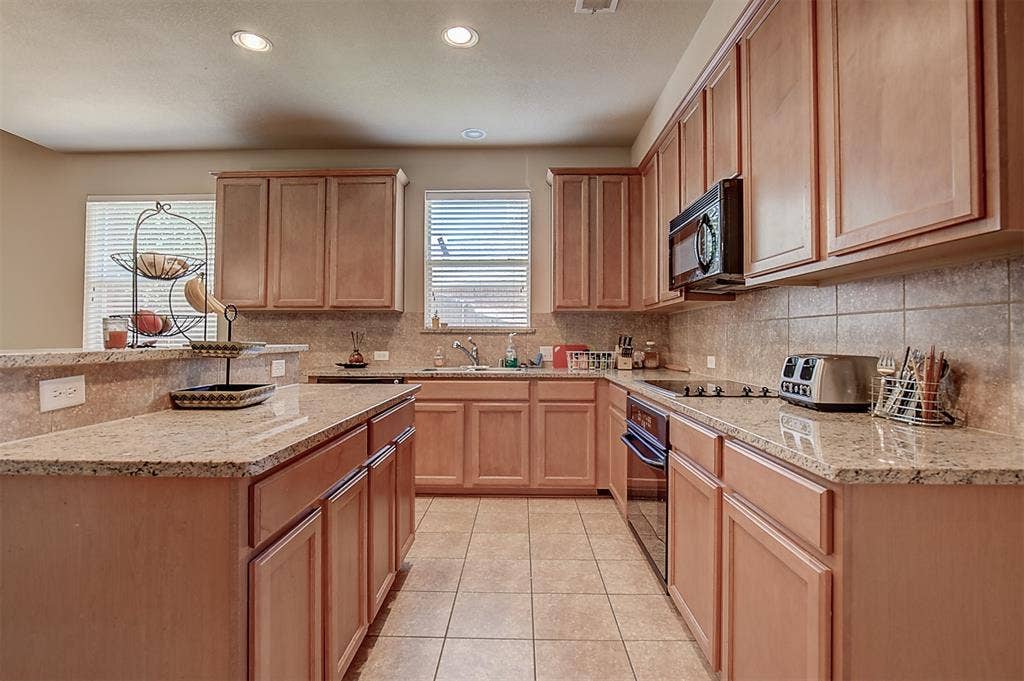 2832 Gooseberry Drive, Plano, TX 75074 2832 Gooseberry Drive, Plano, TX 75074