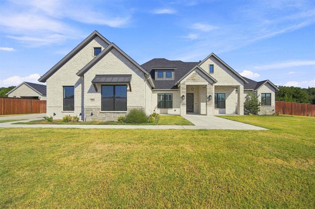 4231 Spring Garden Road, Midlothian, TX 76065 4231 Spring Garden Road, Midlothian, TX 76065