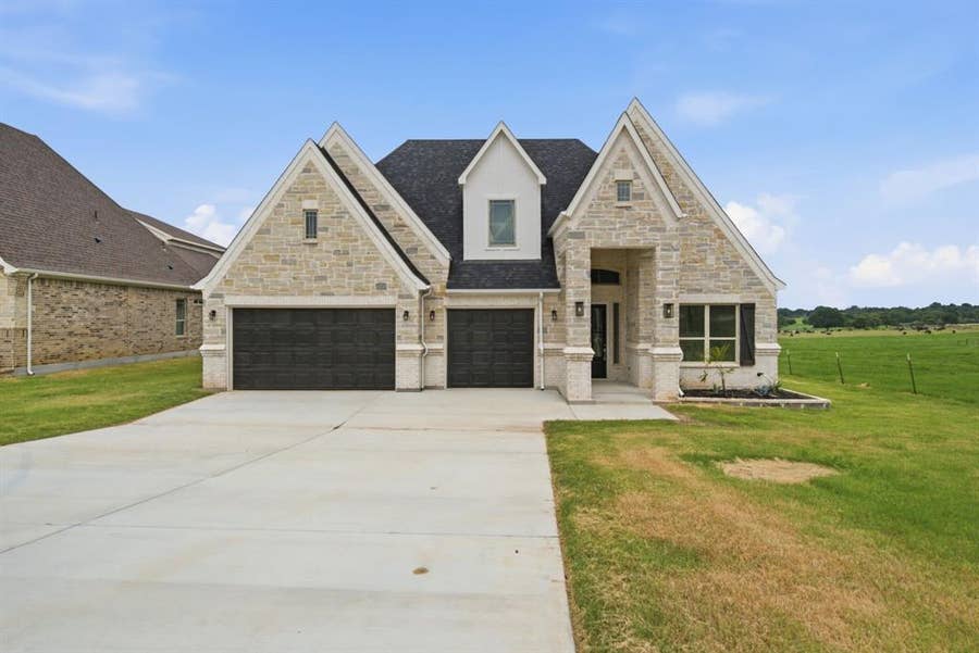 Property photo for 672 Jennings Lane, Azle, TX
