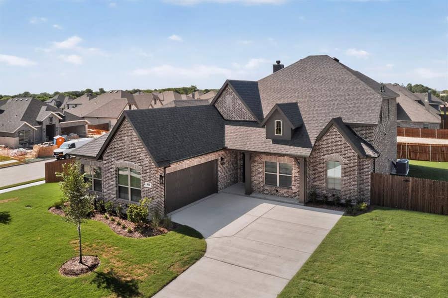 Property photo for 814 Lakewood Circle, Midlothian, TX