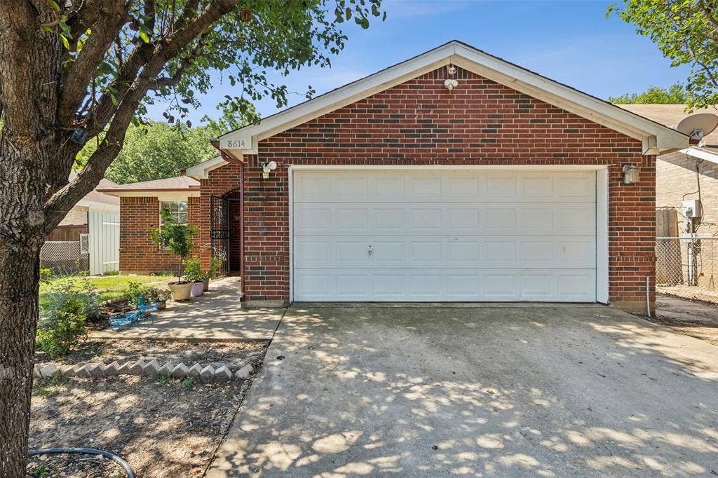 8614 Torreon Court, Dallas, TX 75217 View of ranch-style house