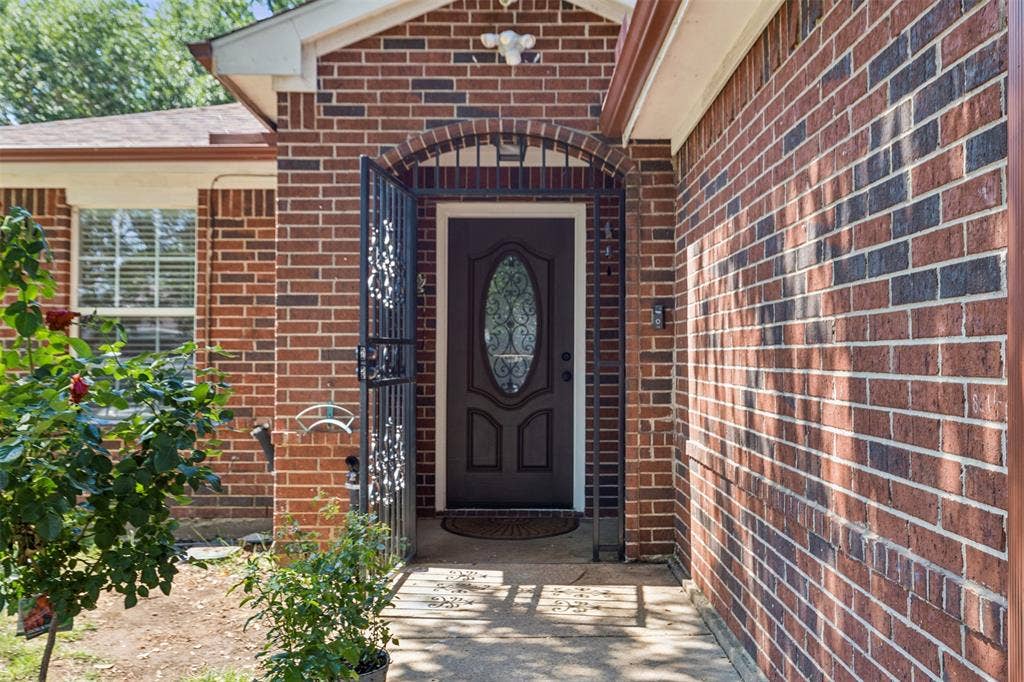 8614 Torreon Court, Dallas, TX 75217 View of property entrance