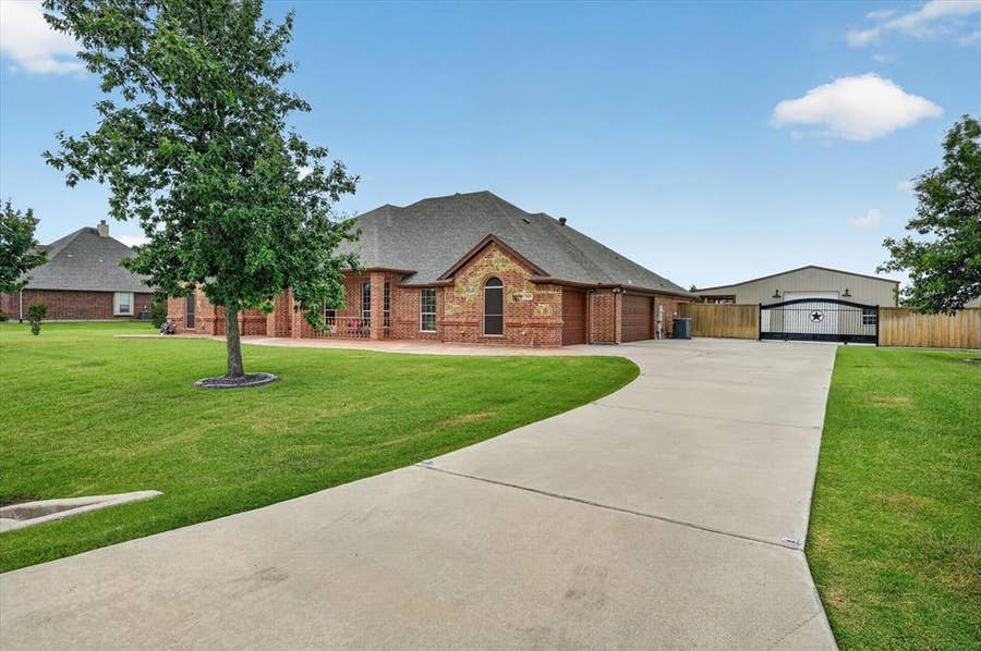 Property photo for 7915 Stone Ridge Drive, Northlake, TX