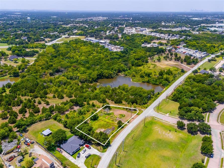 Property photo for 916 Mckenzie Road, Balch Springs, TX