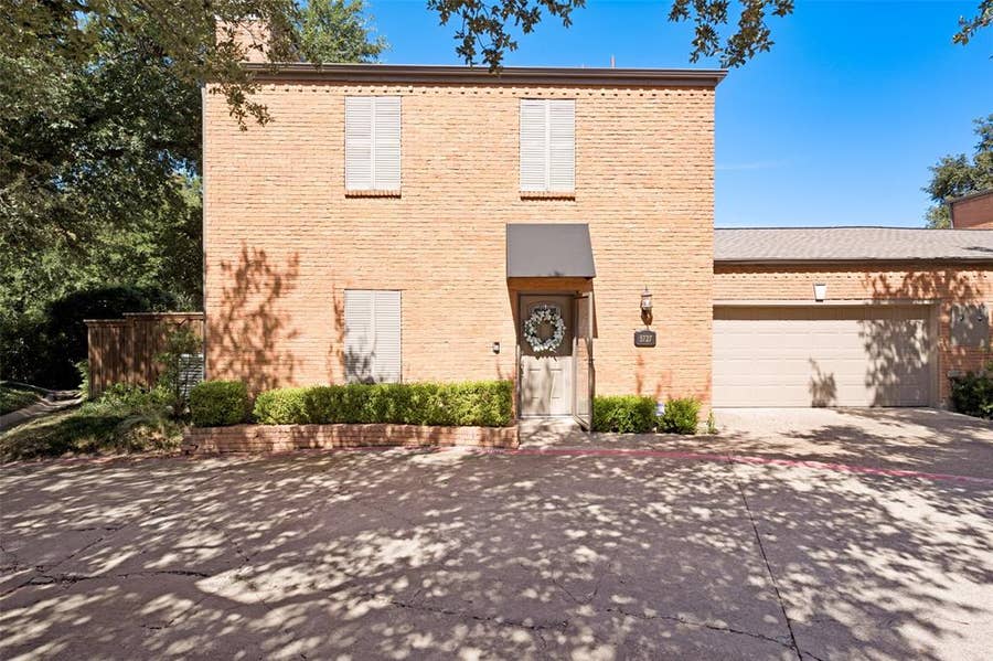 Property photo for 5727 Remington Park Square, Dallas, TX