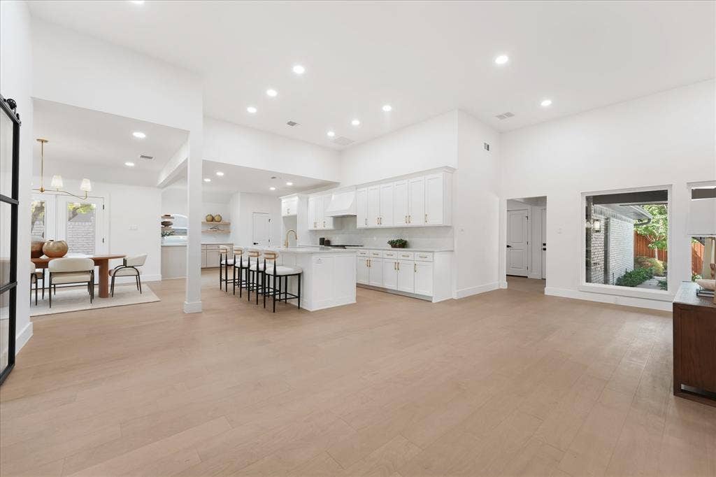 17209 Graystone Drive, Dallas, TX 75248 17209 Graystone Drive, Dallas, TX 75248