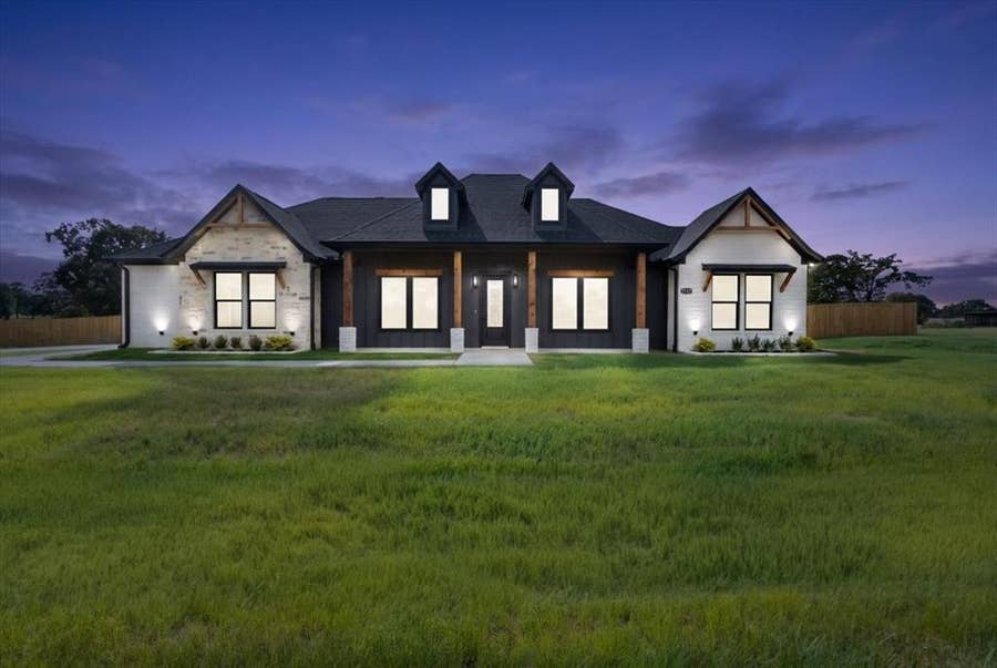Property photo for 7727 Molina Drive, Tyler, TX