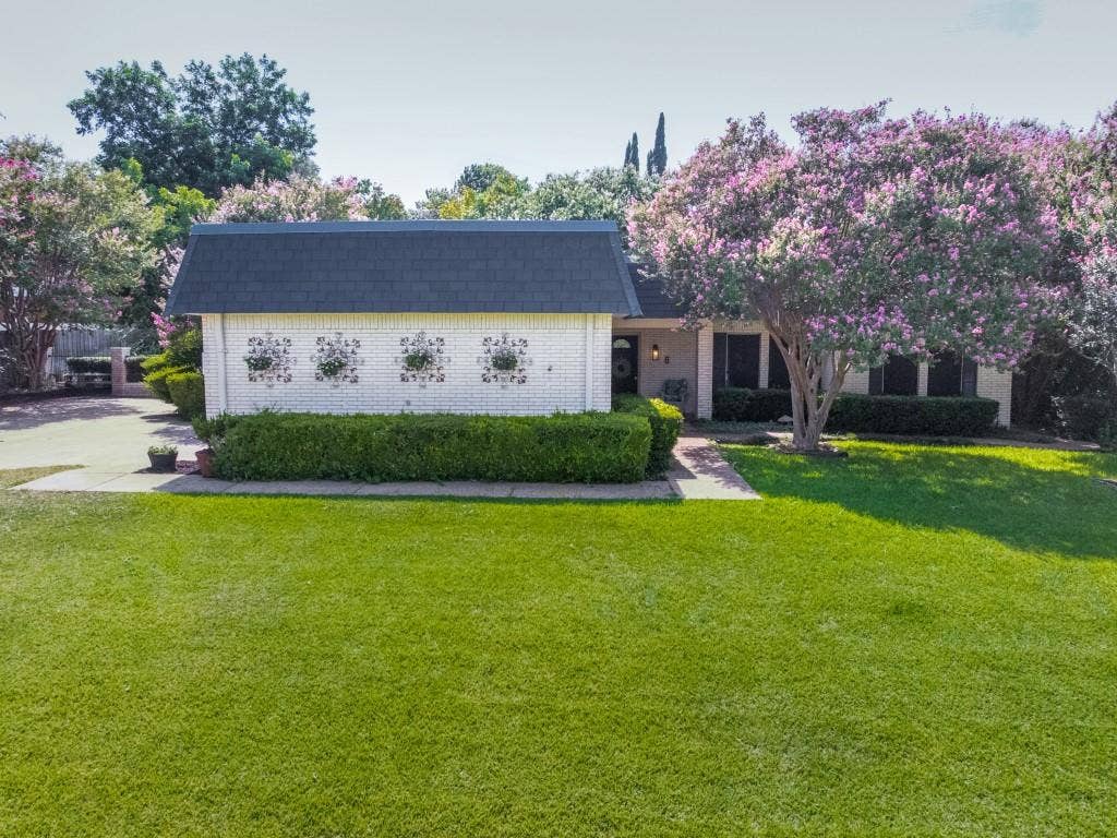 6 Crosslands Road, Benbrook, TX 76132 6 Crosslands Road, Benbrook, TX 76132